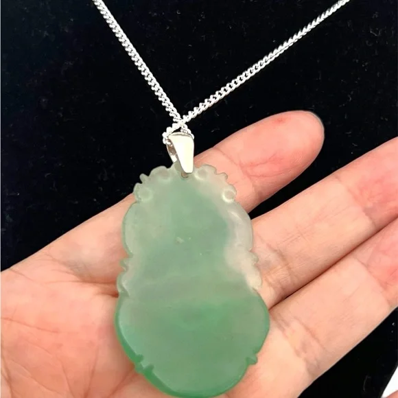 Large Green Jade glass Pendant & silver Necklace - Picture 3 of 4
